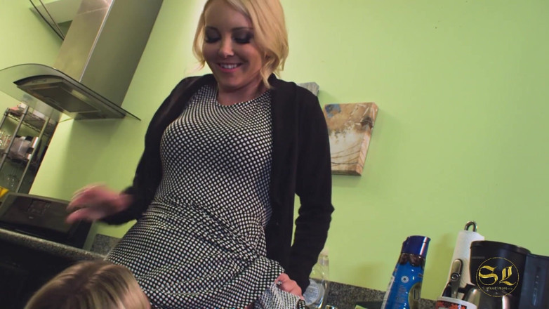 Sinful lesbian: Kitchen cleaning