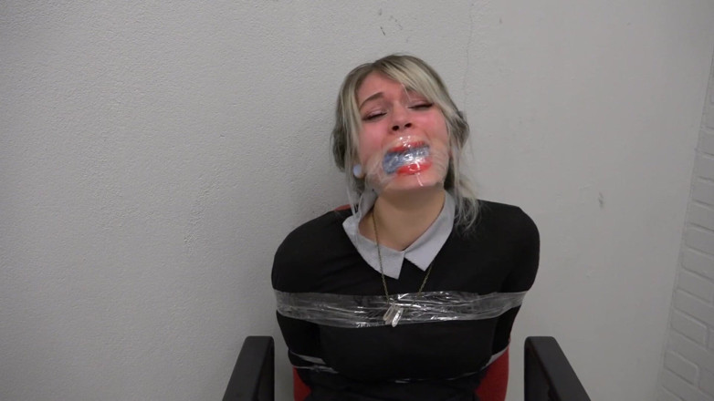 Restricting Ropes: Luna Grey - real estate agent