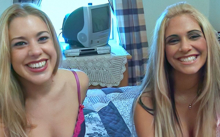 Naughty Noughties: Tammy Oldham bertemu Carmel Moore untuk Beberapa awek panas dalam...