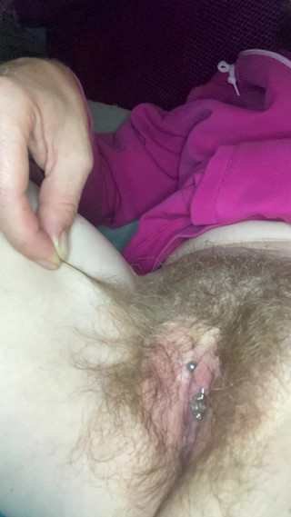 MistressWriggler: Potrzebowałem sikania, ale wanked the Wee Out na moim łóżku zamiast...