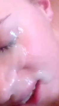 Great Facial, I Covered the Face of My Stepdaughter with a Lot of Cum