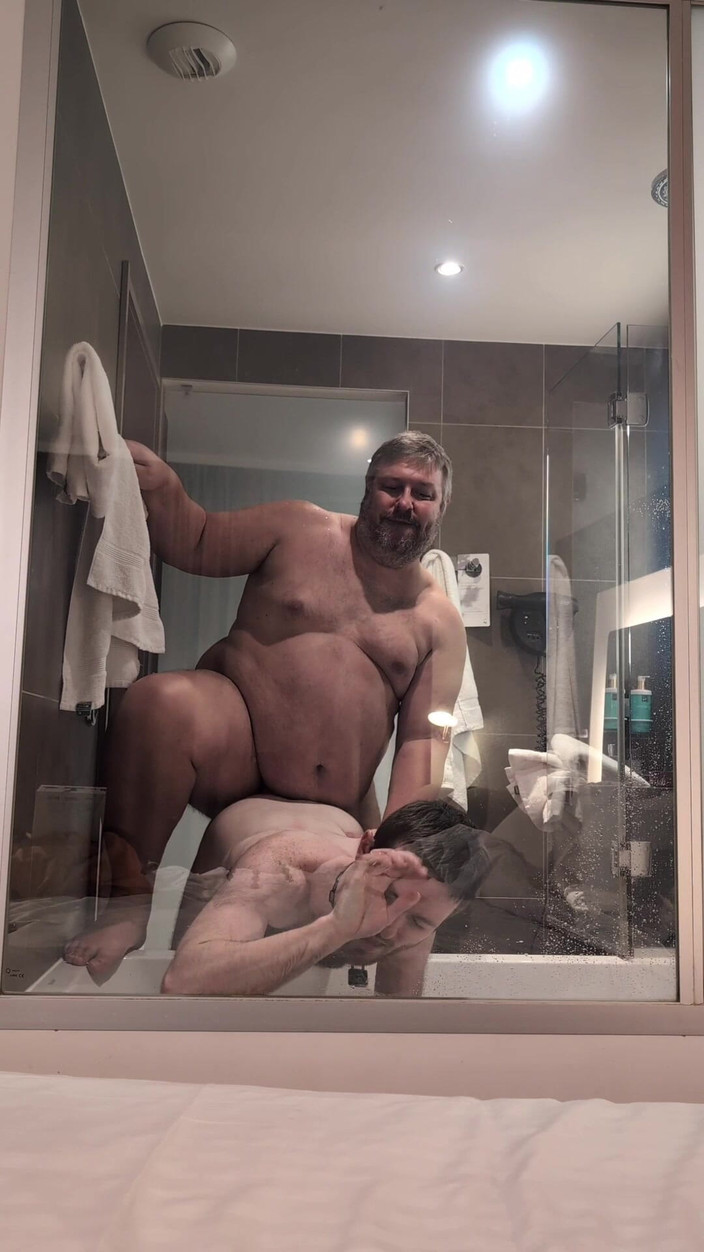 Mart_the_cat: Styvfar knullar mig i badrummet