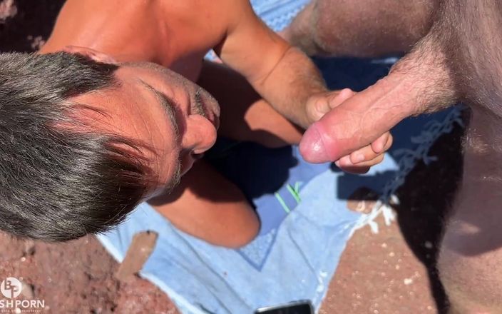 bleshporn: Tim &amp; Julian het bleshkoppel op een naakt homostrand.