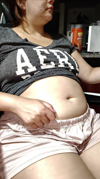 Big Belly Girl Seeking to Grow!
