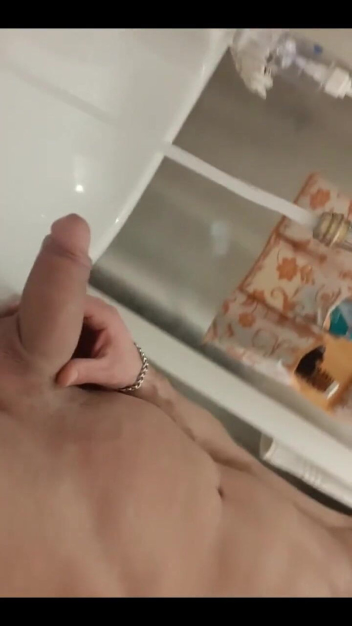 Boy jerking off: Вечірка закінчена зараз