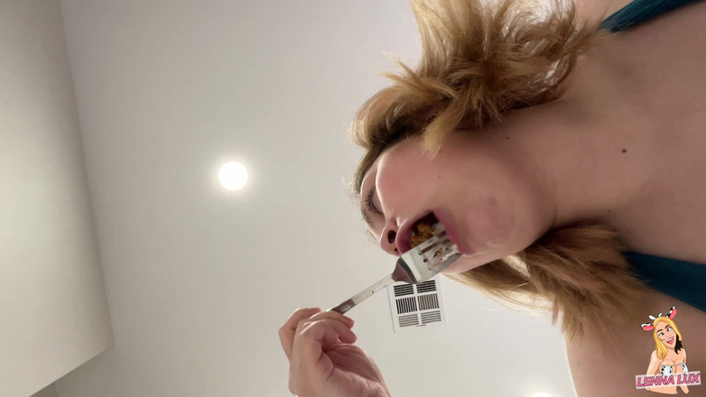 Lenna Lux: भूखी दिग्गज तुम्हें खाती है