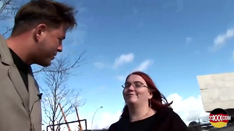 123XXX - Fucked Amateurs in Germany!: Mollige roodharige neemt buitenshuis een harde lul