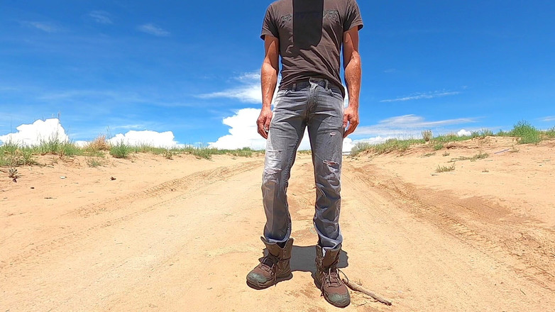 Lapetus: Wypełniając buty sikaniem