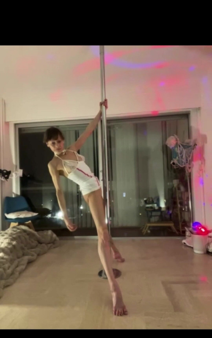 Chris06d72: 护士舞者