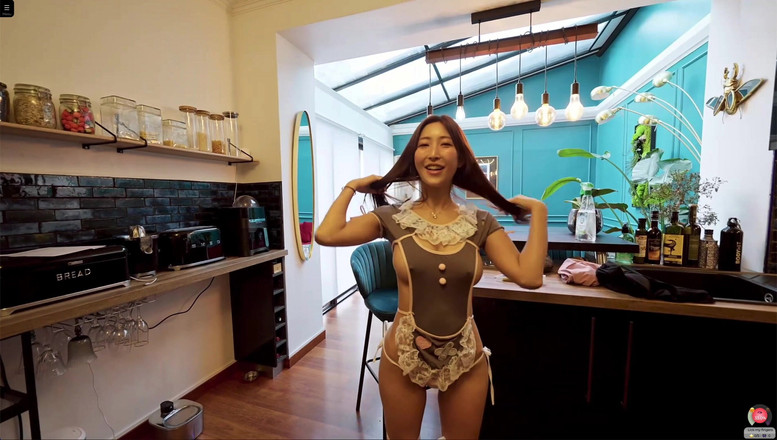 Qwinky: Joc porno Qwinky - Seduce și fut-ți menajera