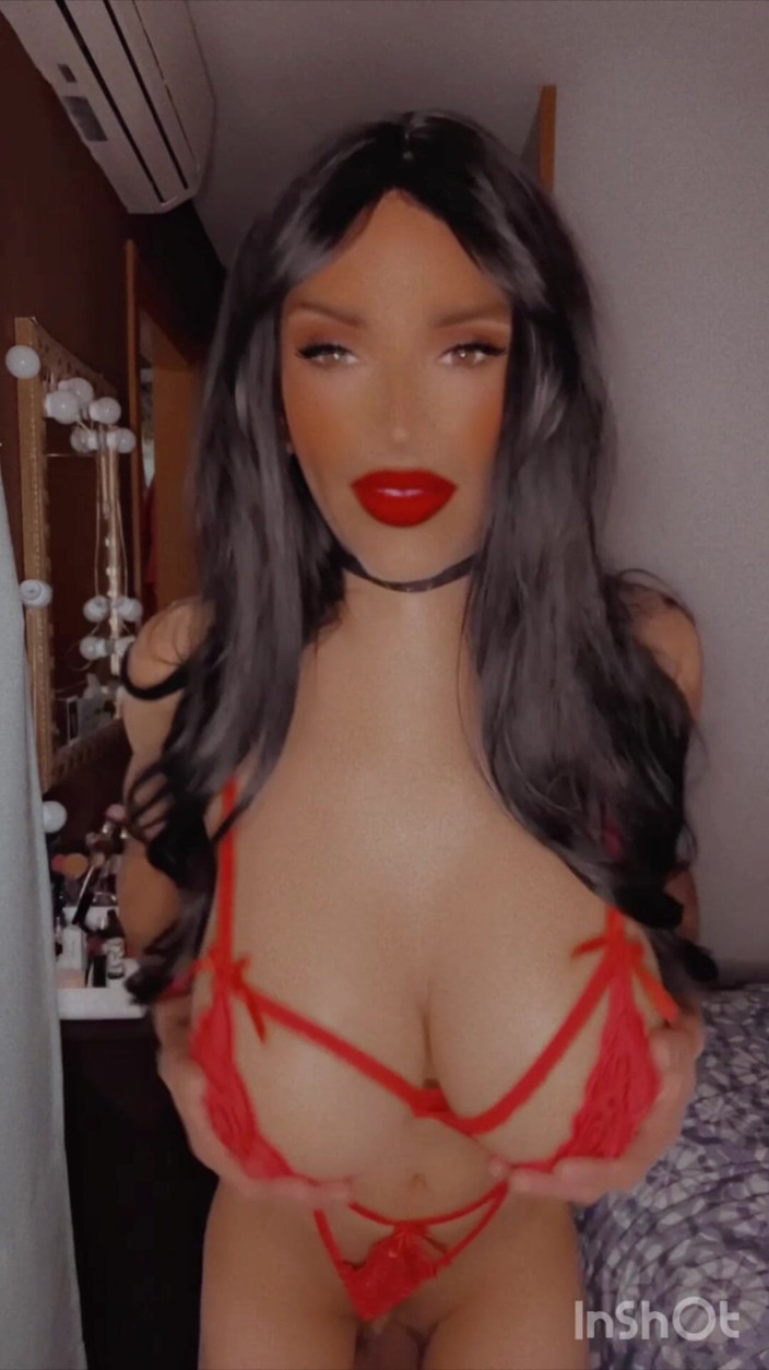 Sissy Slut Brianna: Pelacur mungil ini suka ngentot sambil pakai lingerie seksi