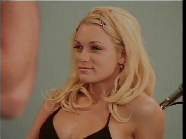 Stunning Blondes: BTS 和一个金发宝贝在自行车上