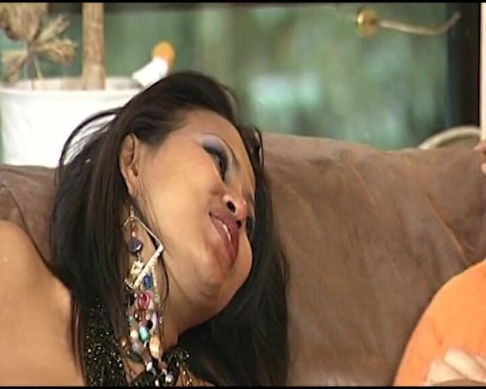 Busty German Sluts: Prsaté německé holky spolu šukají ve trojce