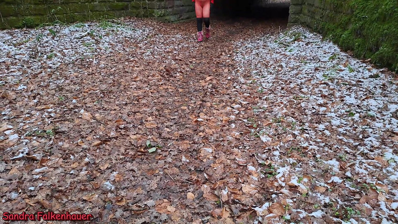 Sandra Falkenhauer: Traje Vermelho