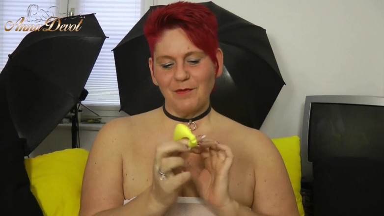 Anna Devot: The banana dildo