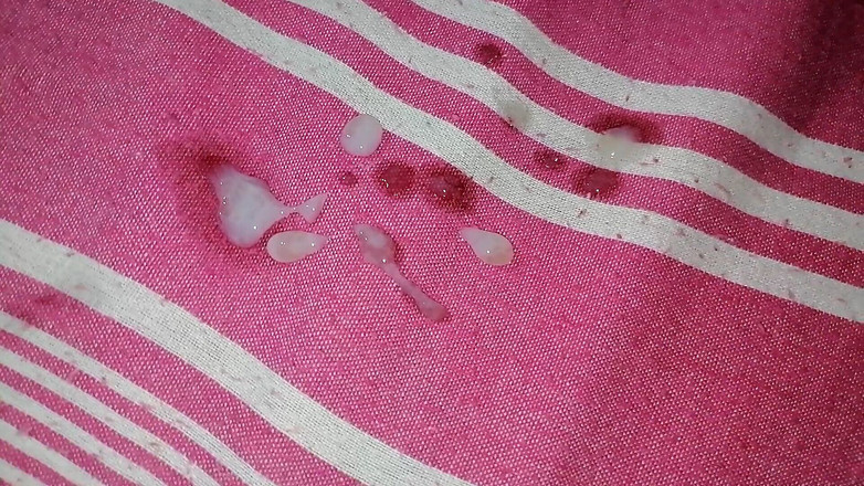 Sweety In Bed: Une indienne magnifique à gros nichons poilus se fait lécher la...