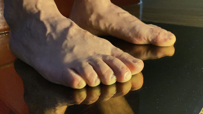 Placer_macho: Önskan börjar när spegeln avslöjar mer än huden.