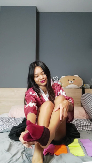 Cupcake: Petite Camgirl Tabi Socks Try on Different Colors Then Dildo...