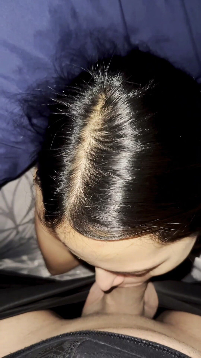 BrandySalazar: Devote latina lutscht dom ab und schluckt seine volle ladung