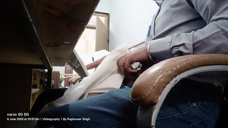 Rajasthani-old-lover: Uomo indiana in ufficio