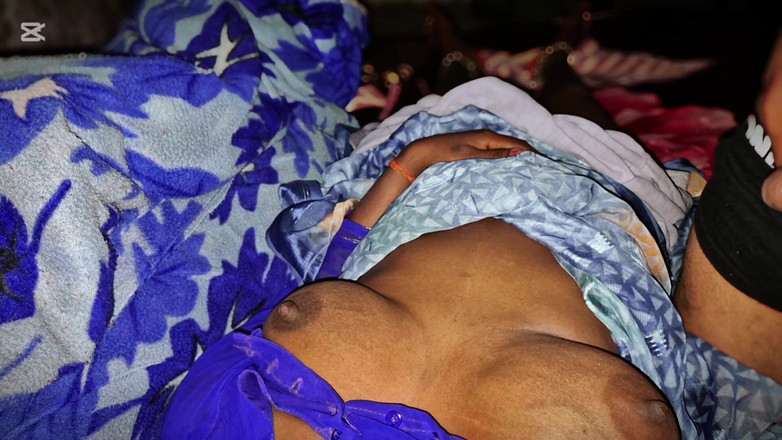 ExcitedWomen: Indische heiße desi-stiefschwester fickt um mitternacht