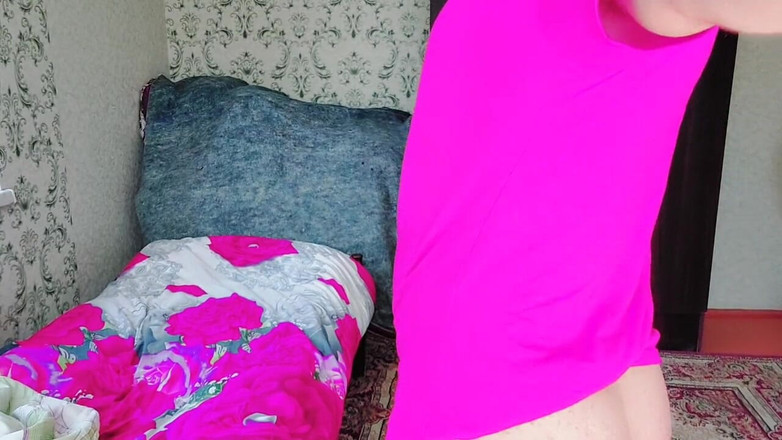 Kitty_Cross: Sculacciando il suo culo una carina ladyboy shemale bollente