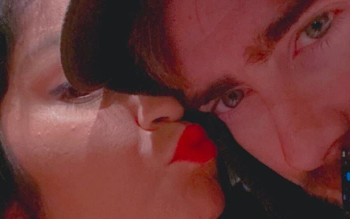 Janes Bedroom: Lovită în supunere