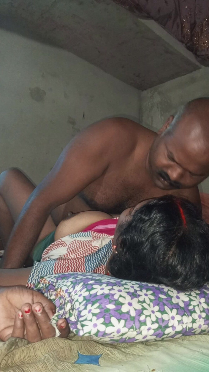 YangZi 69: Ibu tiriku selalu muncrat dari memeknya saat aku ngentot memeknya