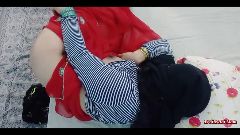 Netu: सुरक्षा कैमरे की वजह से मेरी सौतेली बहन की सच्चाई सामने आई और वह मेरे दोस्त के साथ हिजाब में सेक्स करते हुए पकड़ी गई