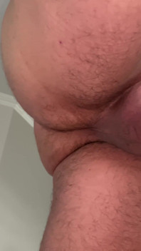 Mijn kont laten zien terwijl ik mijn masturbator neuk en klaarkomen