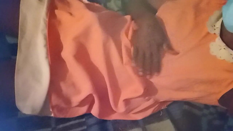 Sexyjayla254: Sexyjayla254, trans kenyane, nous montre sa grosse bite noire