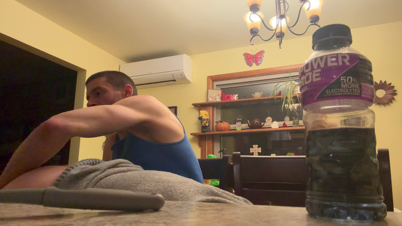 Alpha stud 4 u: Bend Emo Girl di dapur. Najis di dapur terang – cakap...