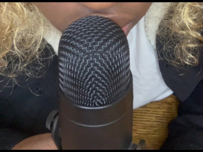 Anye Meshell: Asmr Polibky a lízání!