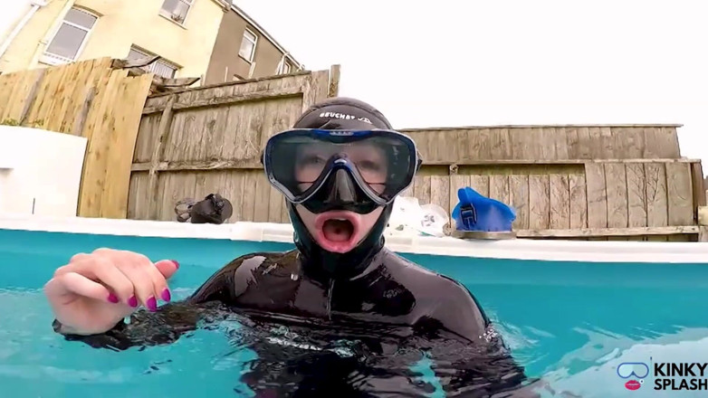 UKCuteGirl Lucy Lauren: Underwater Dive Mask Fetish: Flooding My Mask Holding Your Gaze