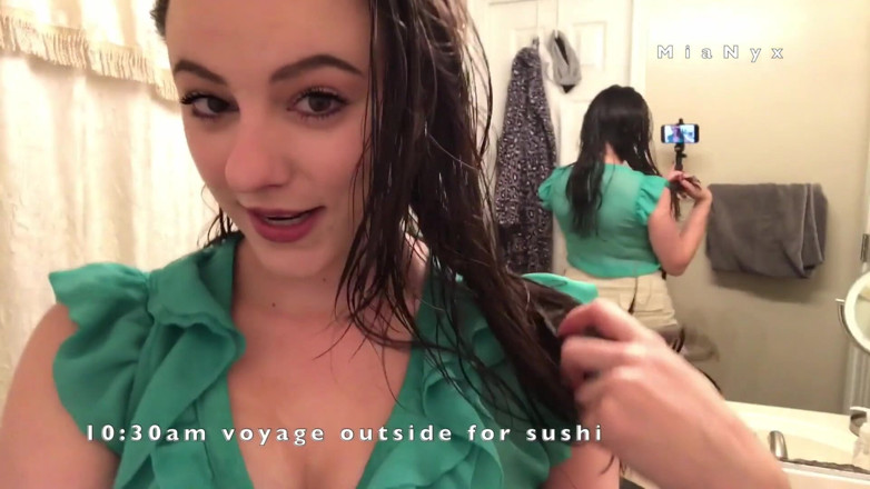 MiaNyx: Pee vlog a full naughty day of peeing