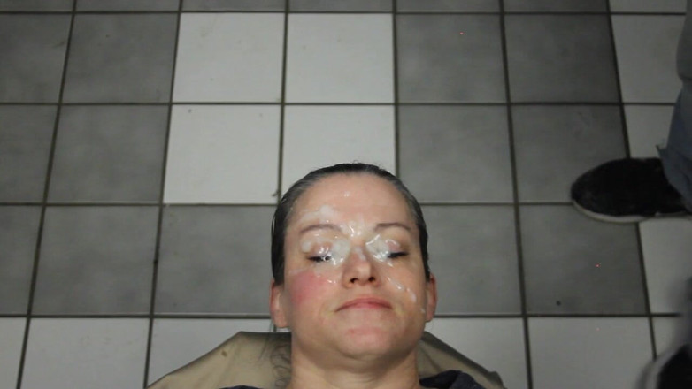 Dirty Dees: Schmutzige dees-pfützen in ihren augen