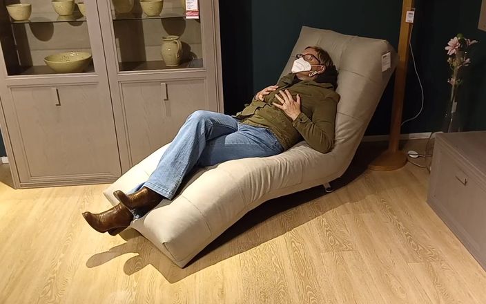 Mature cunt: Risky public crossed legs orgasm in a furniture store