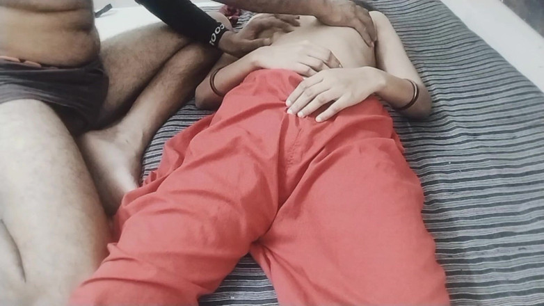 Savitabhabhi078: Индийская студентка, вирусное ММС видео с учителем в студенческом номере