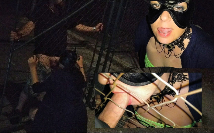 Toilet Mommy: Nyepong kontol pria kulit hitam di luar ruangan sambil nyepong...