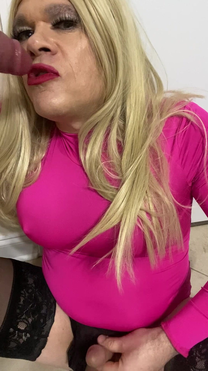 MadisonCD2025: Seksowny Crossdresser ssie i rozmawia z tatusiem