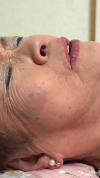 Dia Masih Aktif! Nenek yang akan memakan kerahsiaannya sendiri vol. 4-8