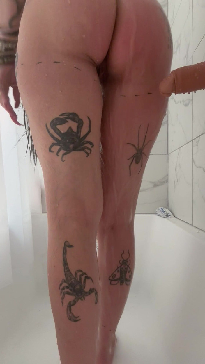 Marlene Ruby: शॉवर में XXX