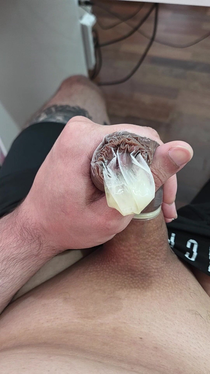 Lkdick8: Naplnil jsem kondom mlékem