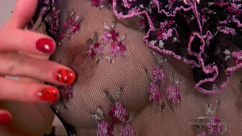 Classic ATK Petites: ミルフが毛深い膣をマスターベーション