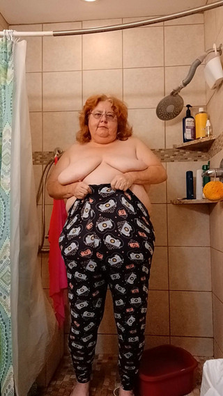 BBW nurse Vicki adventures with friends: Блин, я писаю в штанах видишь?