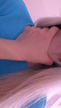 A Horny Stranger Girl Dragged the Delivery Man's Dick Into Her Pussy