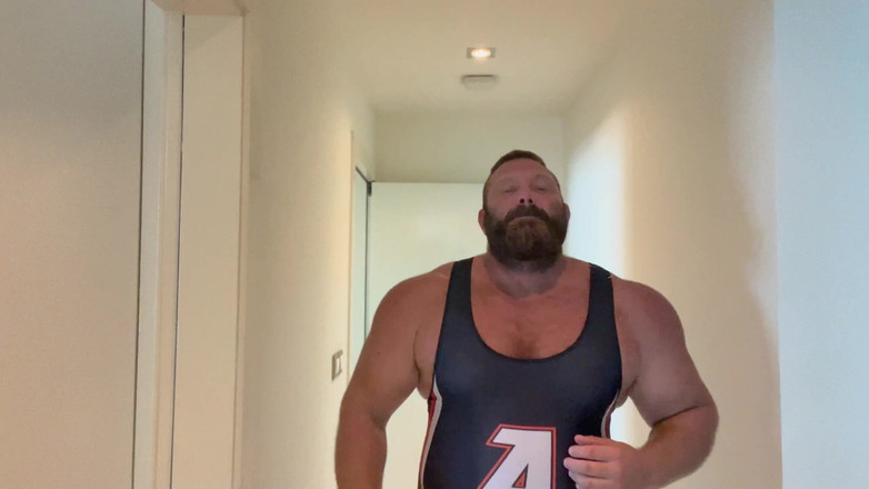 Jack stacked: Người đàn ông cơ bắp lớn theo cách của mình với bạn!...