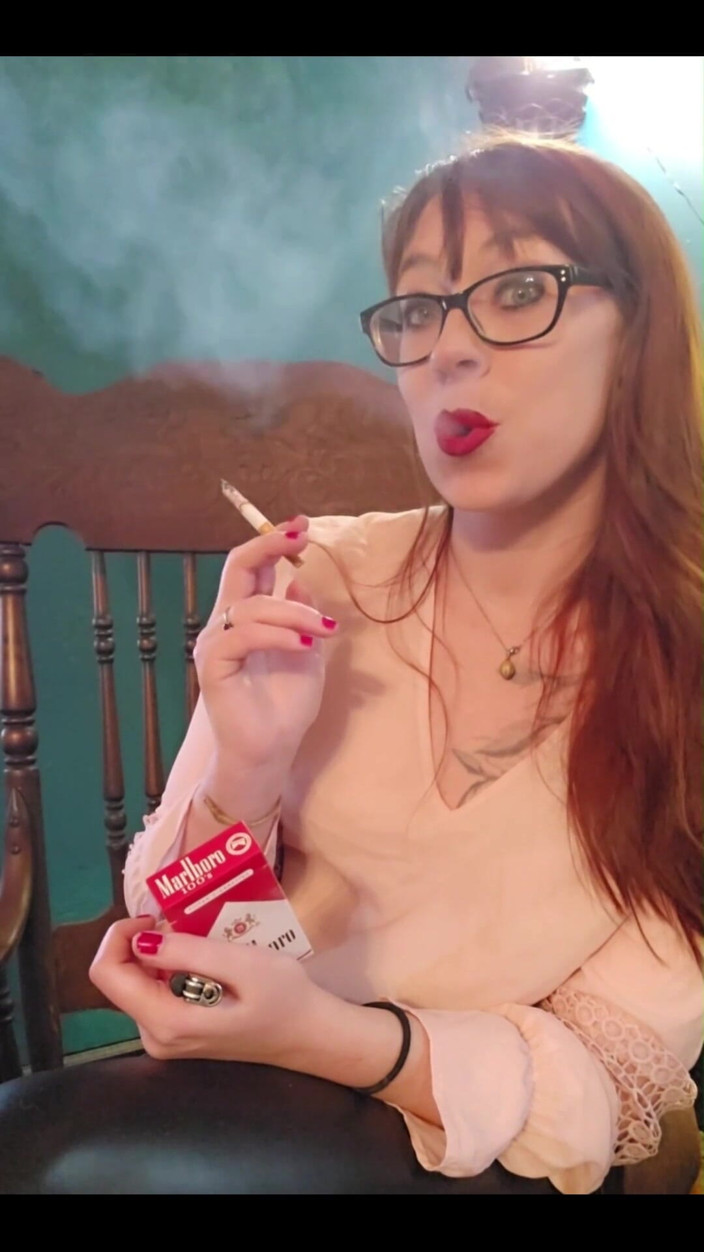 MistressThrope: How I Feel When I Get a New Carton of...