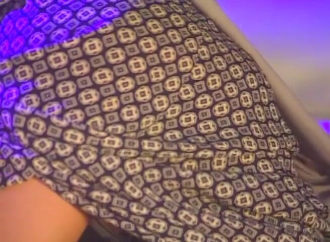 Alfacontent: 金发女郎在轿车上骑乘鸡巴之前被舔阴户