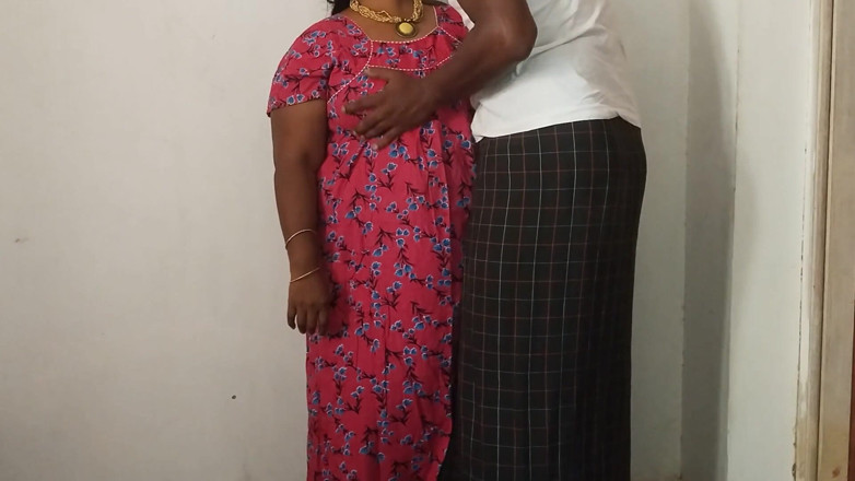Santhi89: ربة منزل تاميلية ساخنة بتتناكى حلو مع صاحبها السابق